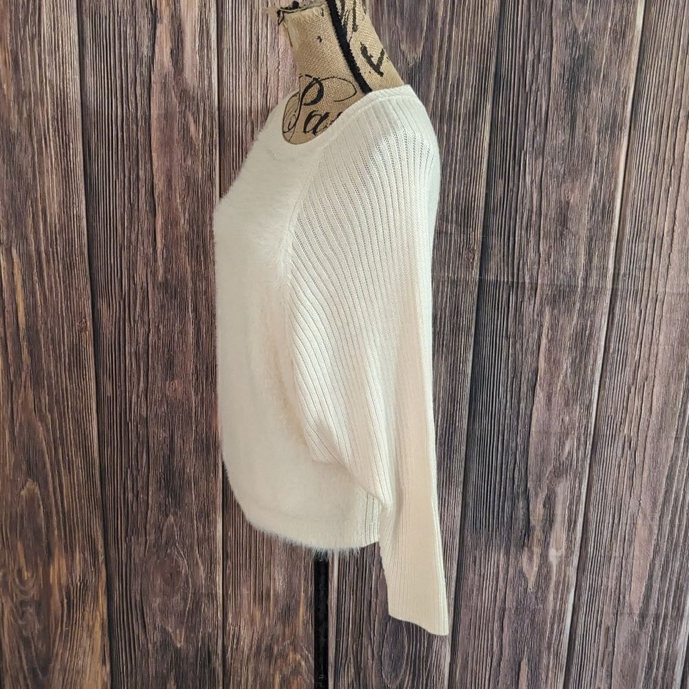 Wool sweater - Picture 2 of 9